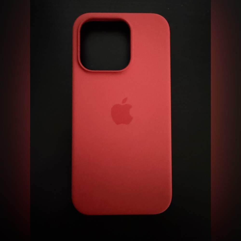 Apple iPhone 15 pro coral silicone case
